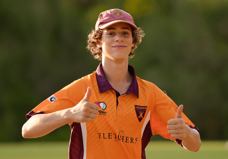 Cricket player giving two thumbs up