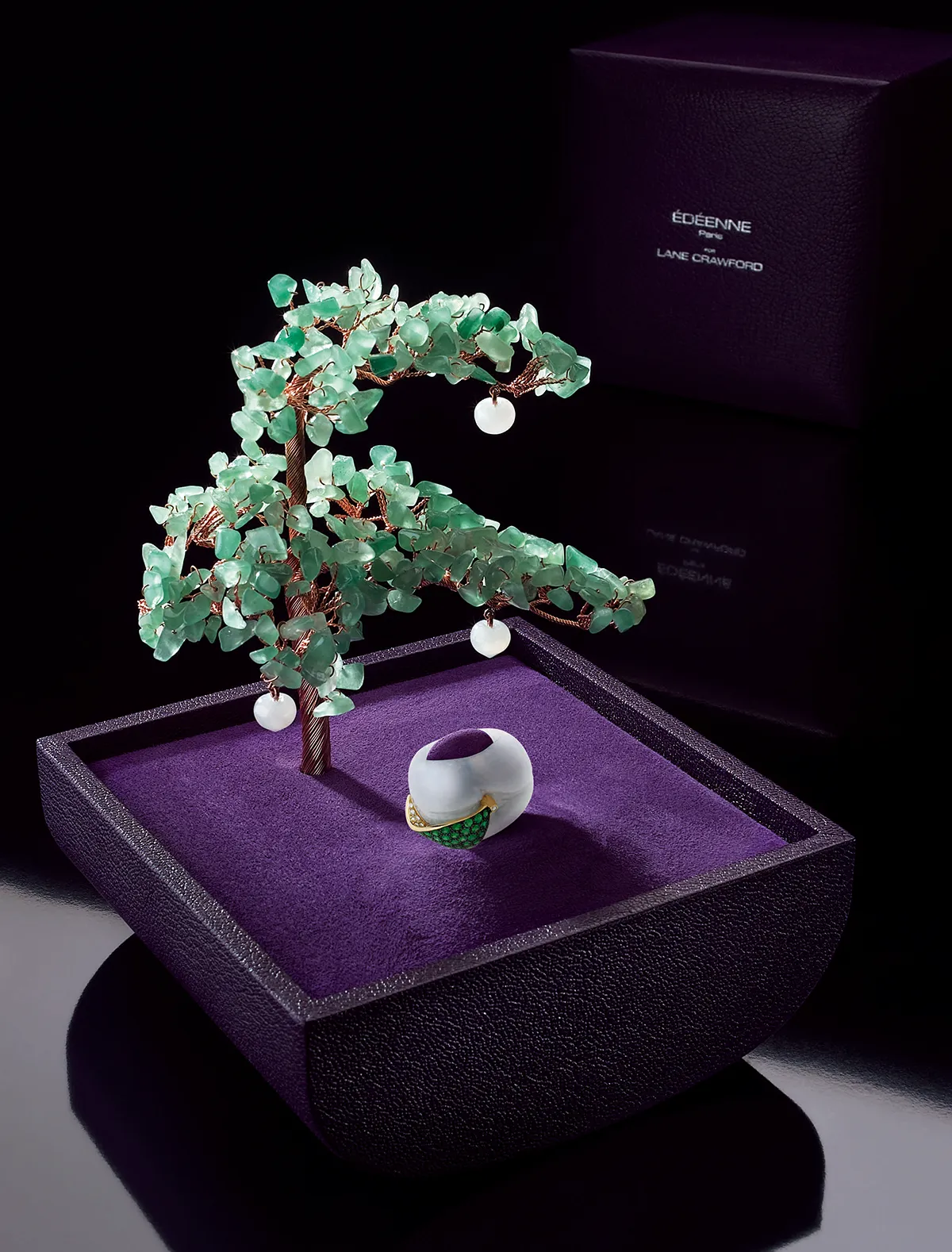 Bague pêche Maison Édéenne en jade, émeraude or jaune ecrin sur mesure