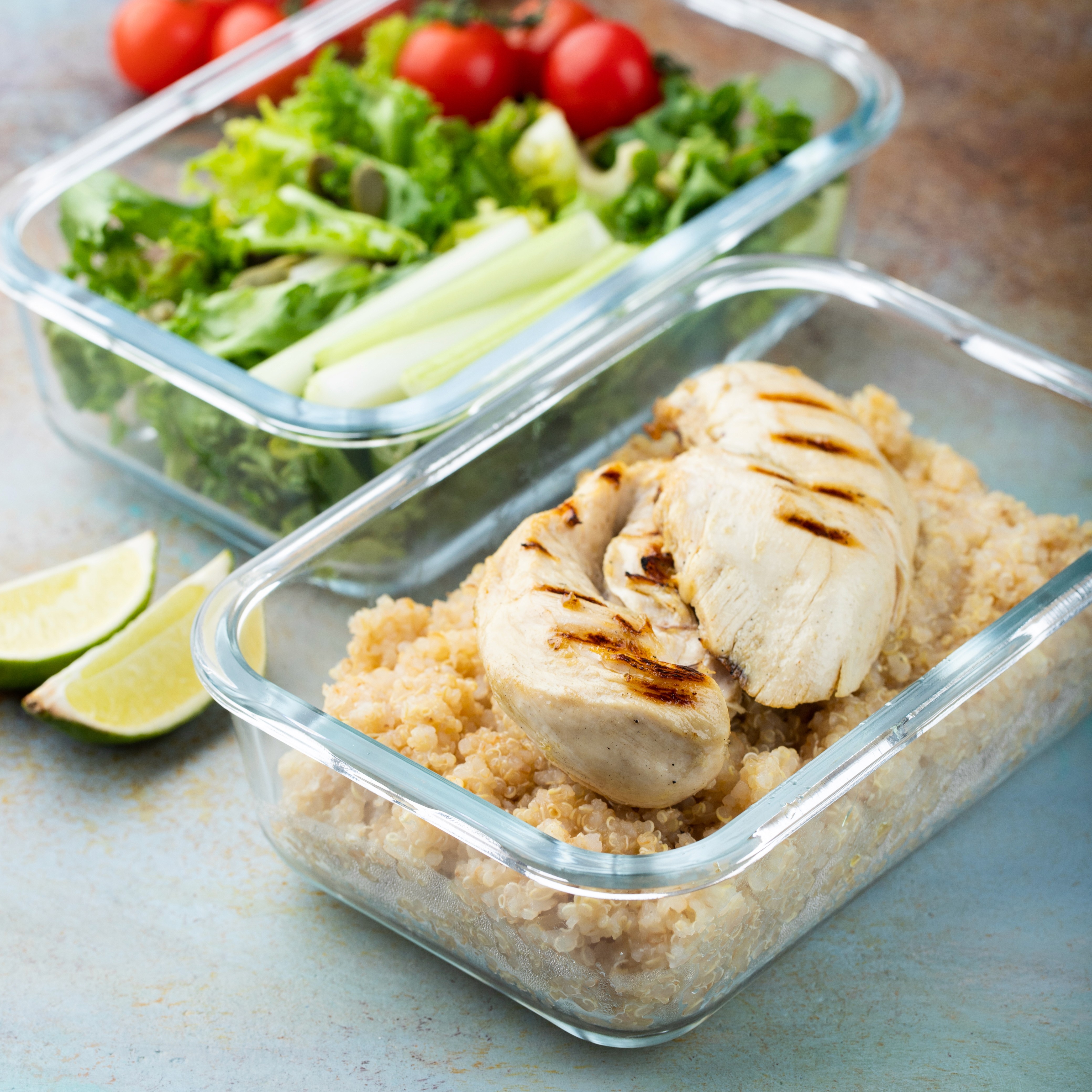 healthy-meal-prep-containers-with-quinoa-chicken