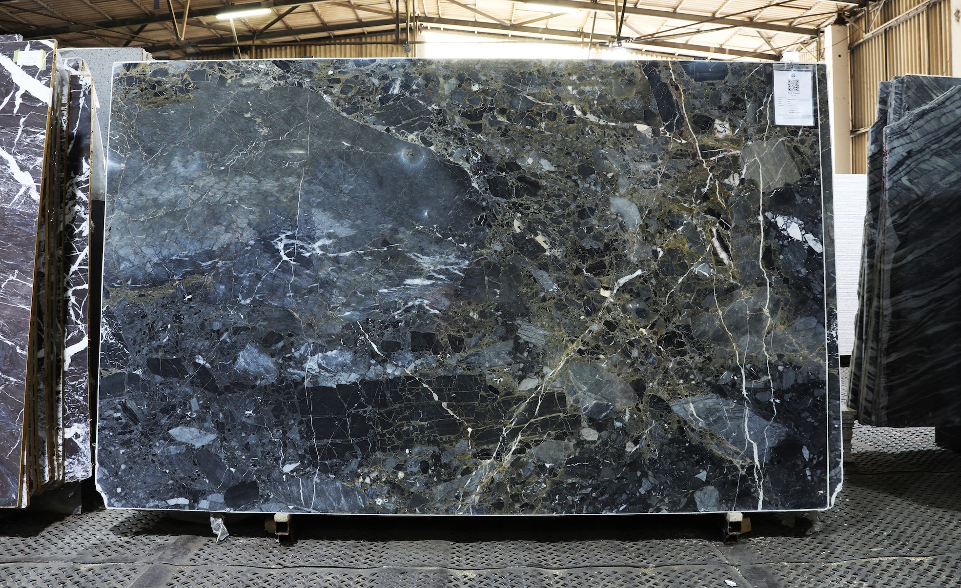 Marmor Dark Tropical exklusiv bei Uniiqo Naturstein Berlin