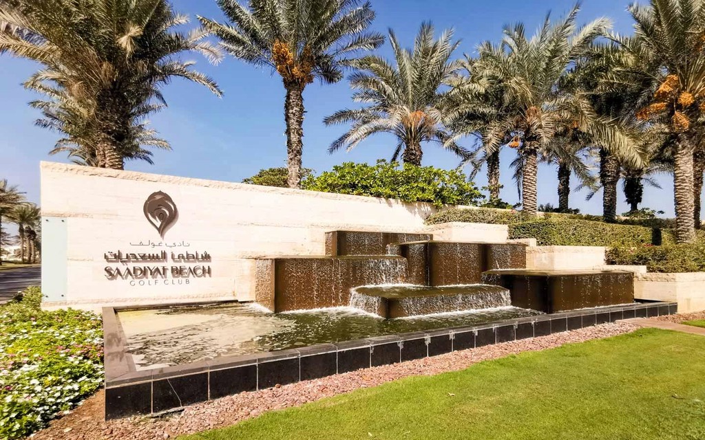 HIDD Al Saadiyat is surrounded by the Arabian Gulf on three sides, and borders other high-end districts of Saadiyat Island. Nearby residential areas include Al Jubail Island, known for its six upscale village communities, and Al Reem Island. Al Nahyan and Al Manhal are also reachable within a short drive.
