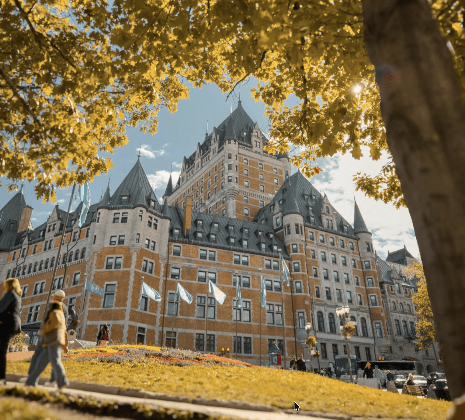 A fall picture of a hotel in Quebec city