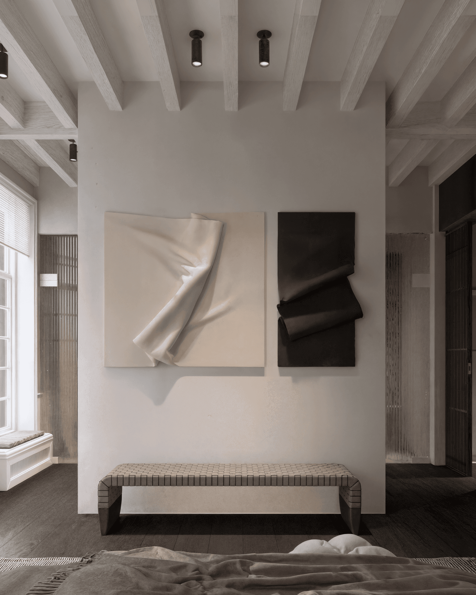 Detail van maatwerk keuken met donkere kasten en marmeren blad in smalle ruimte.