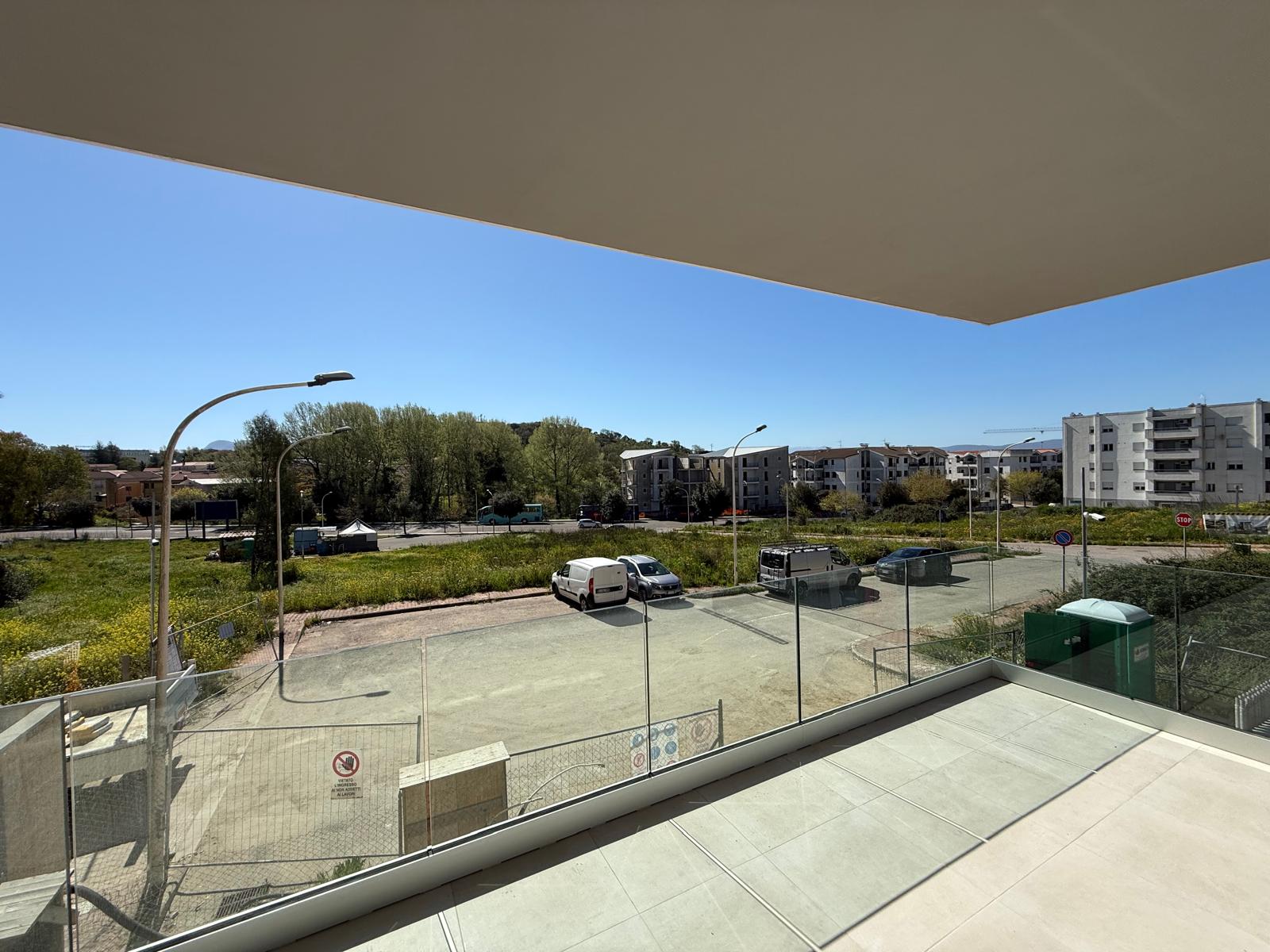 Balcone prima dell’installazione della vetrata panoramica ForteVetro, ancora aperto ed esposto agli agenti atmosferici.