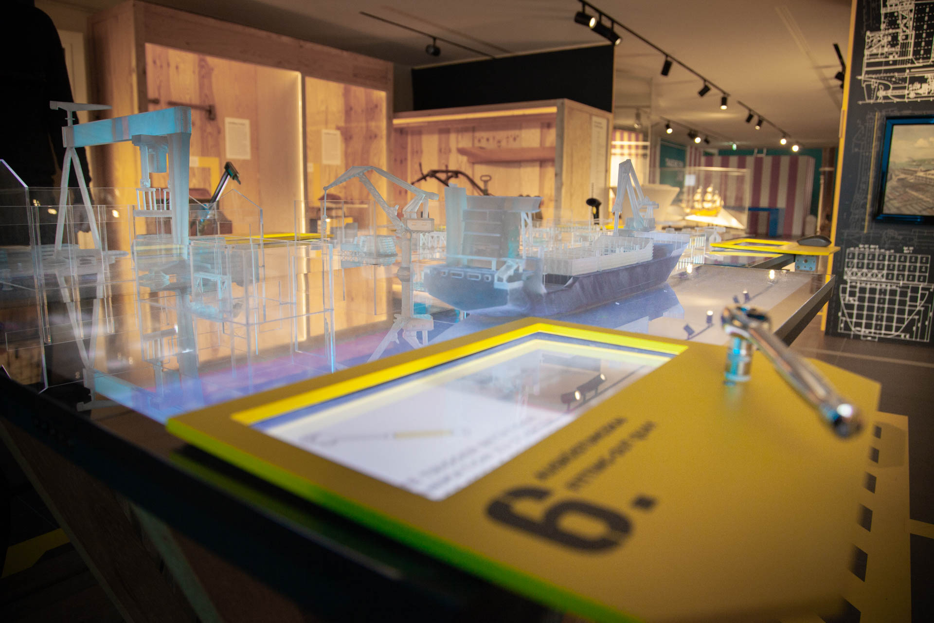 Interactive augmented scientific scale model