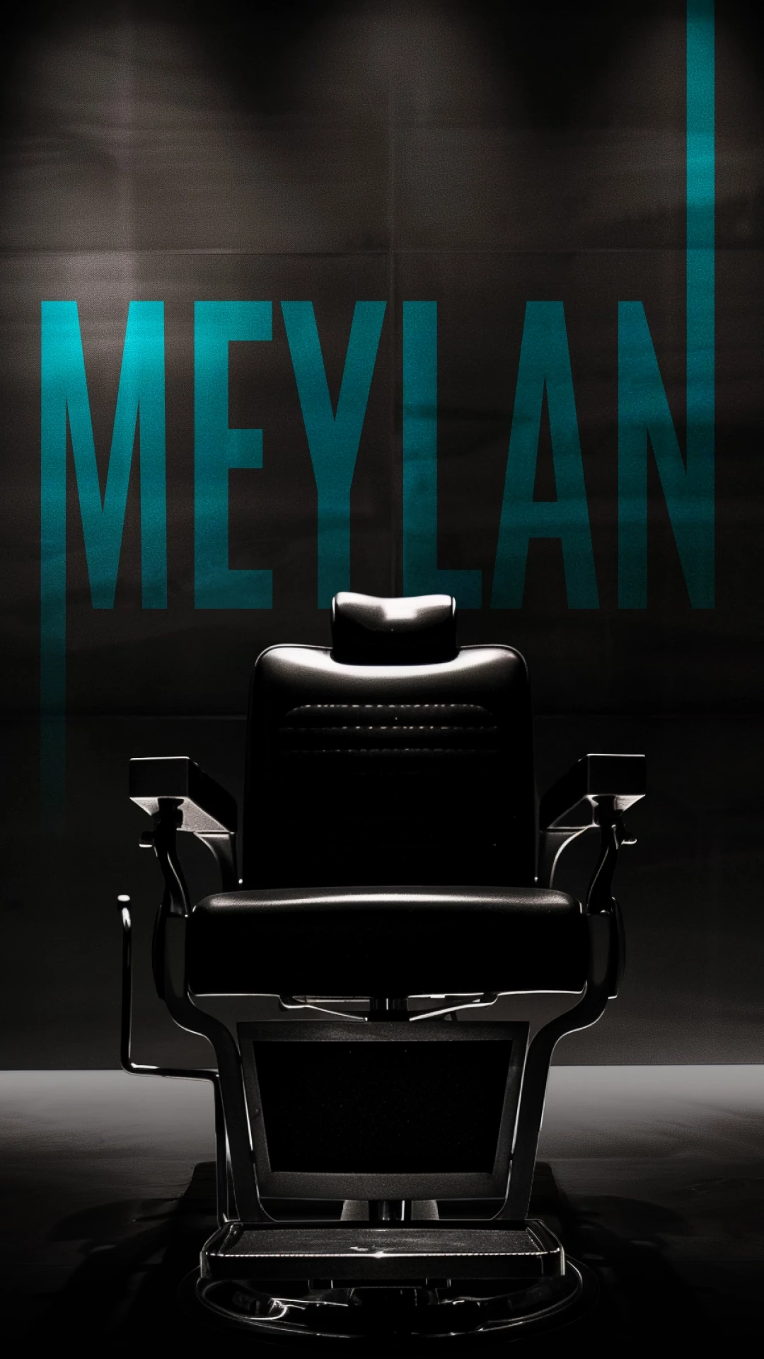 Photo d'un coiffeur en train de coiffer un client