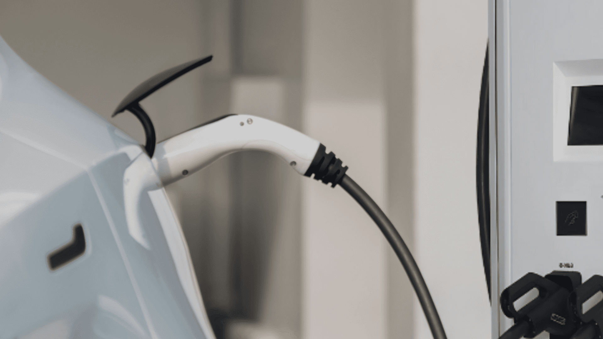 Compact and dynamic chargers for businesses