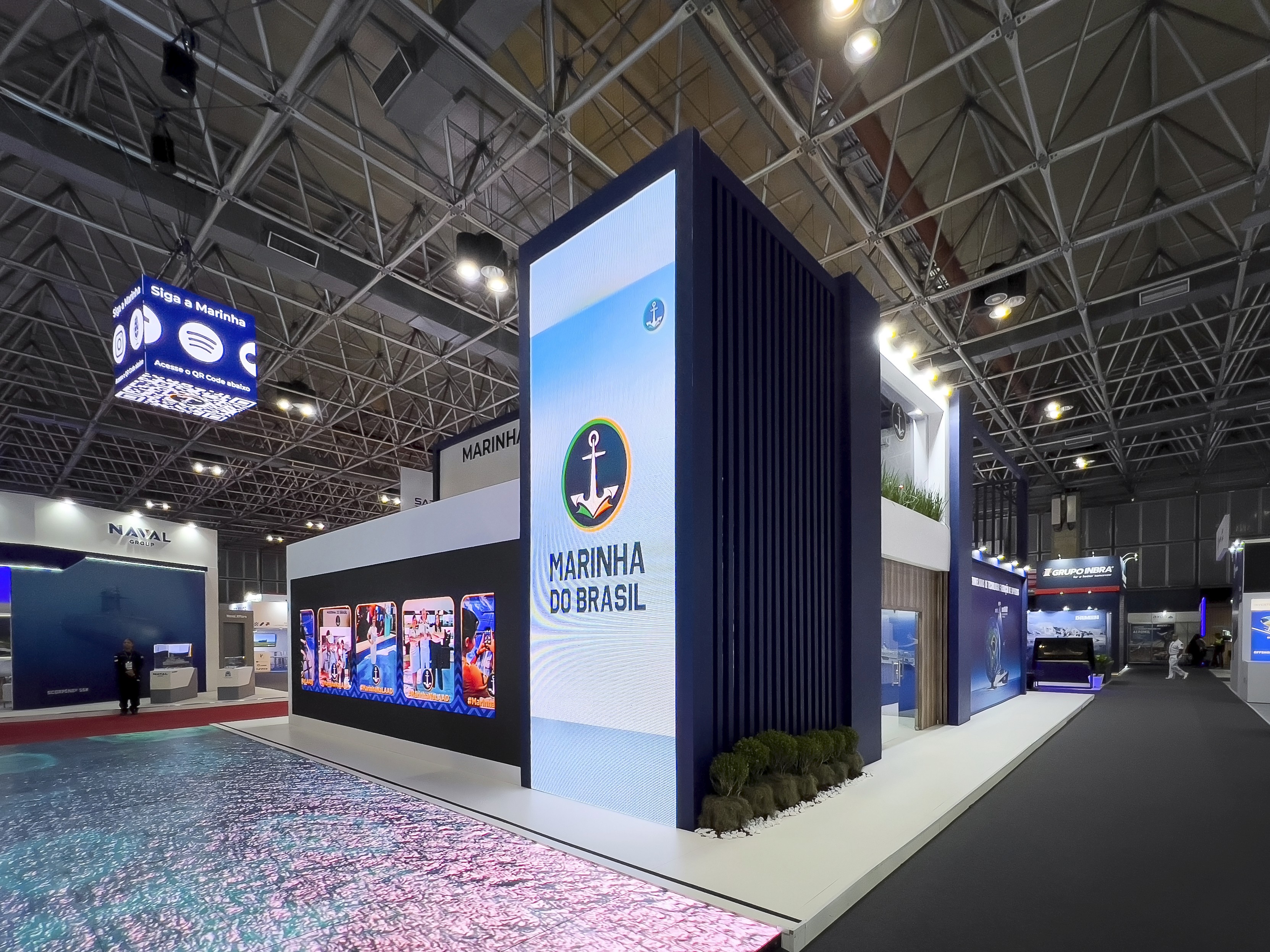 Dynamic picture of a cyclist riding downhill