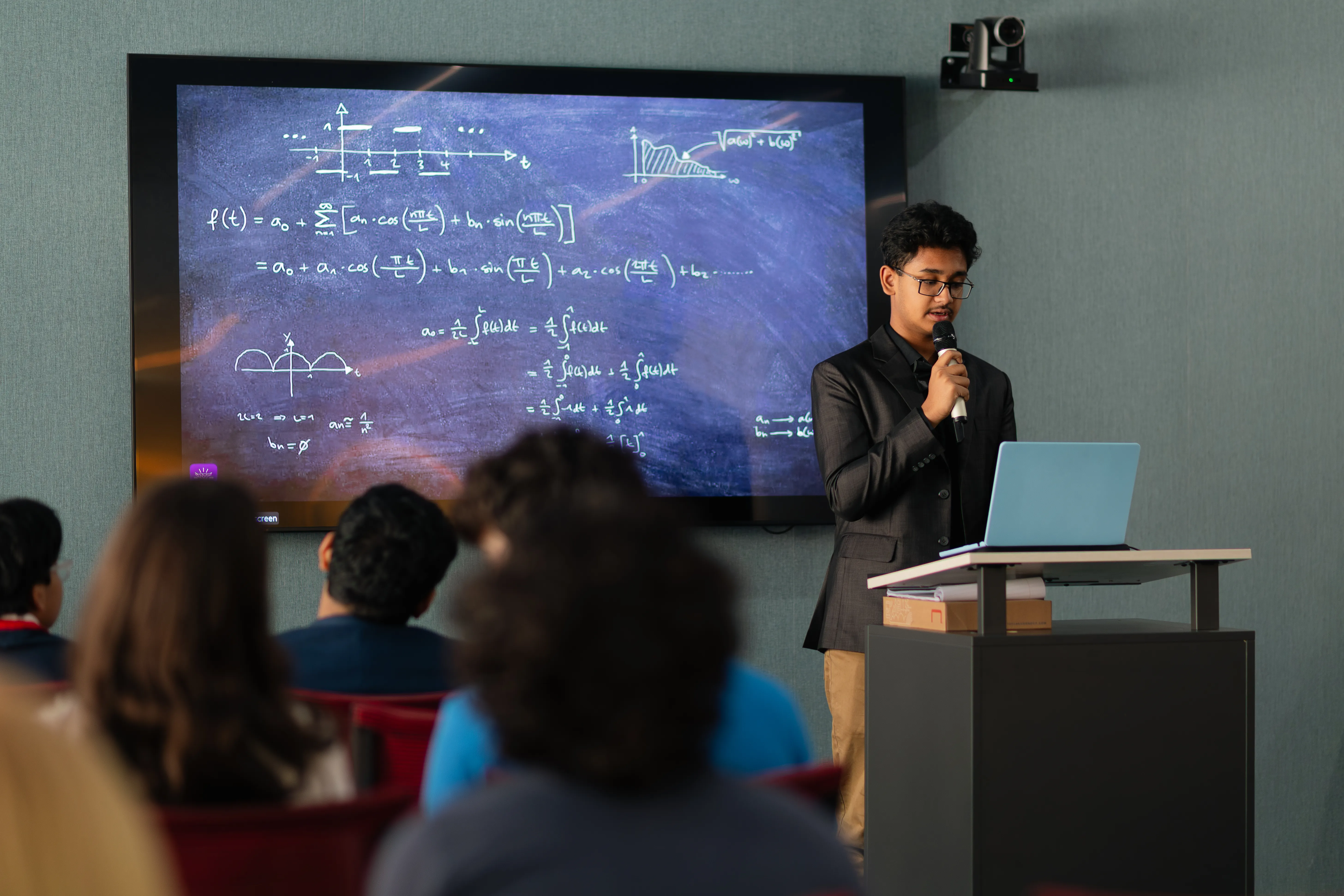 Life at TKS — students and mentors during the program (photo 2)