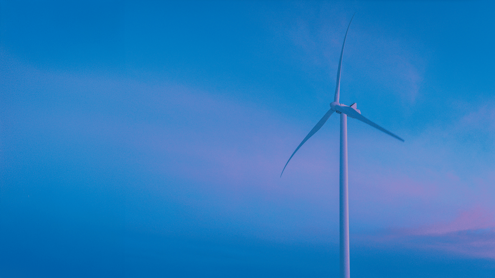 Foto av turbin med himmel i bakgrunn