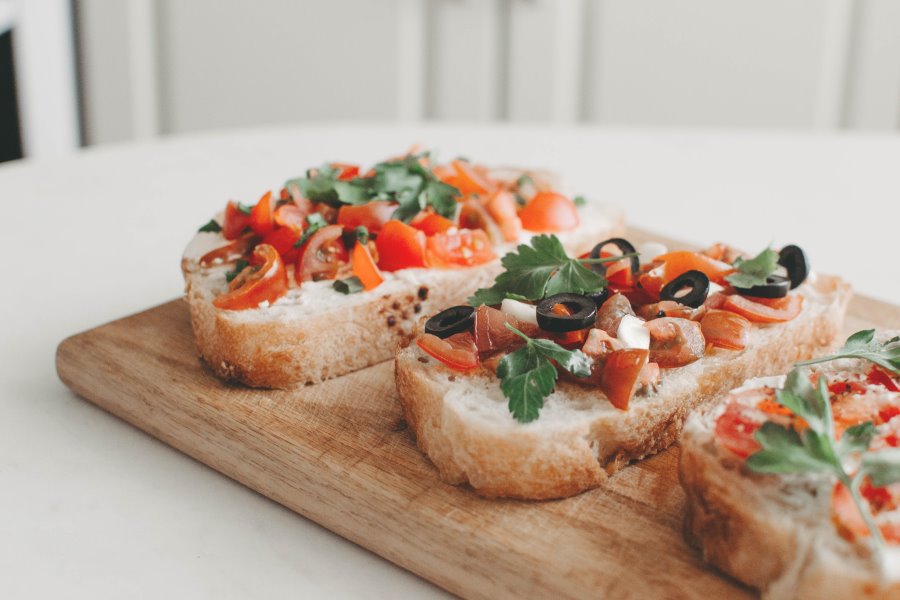 Bruschette pomodori e olive
