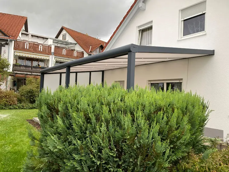 Terrassenüberdachung in Tuningen – Gesamtansicht des fertigen Projekts