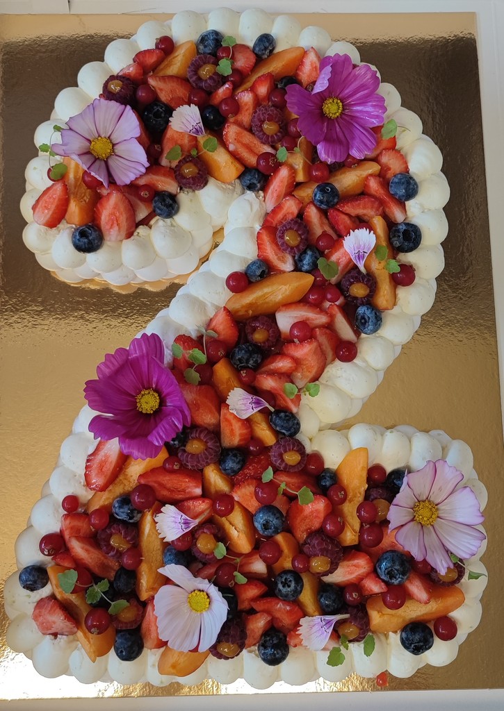 Pavlova aux fruits de saison sans lactose et sans gluten maison pastel patisserie Cognac
