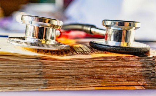 a stethoscope on top of a stack of money illustrating healthcare law in France