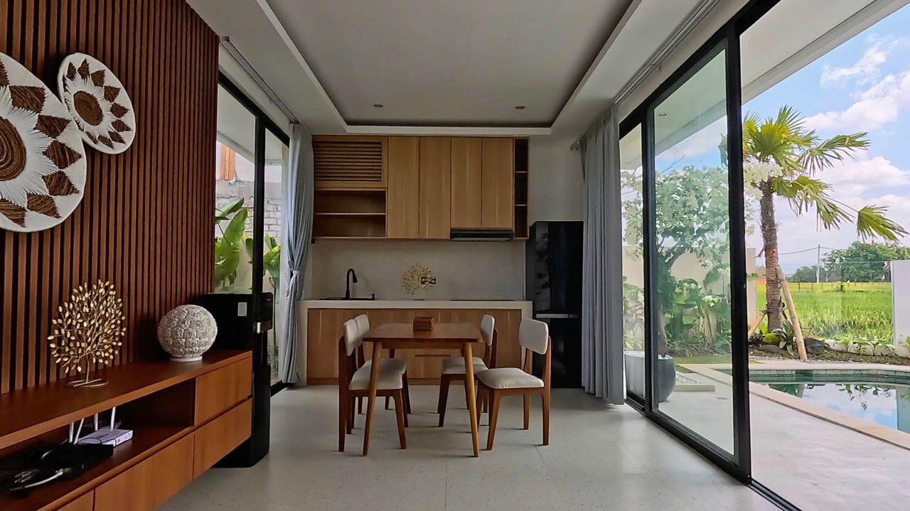 Tropical Villa Cemagi — ocean-view villa 100 m from the beach