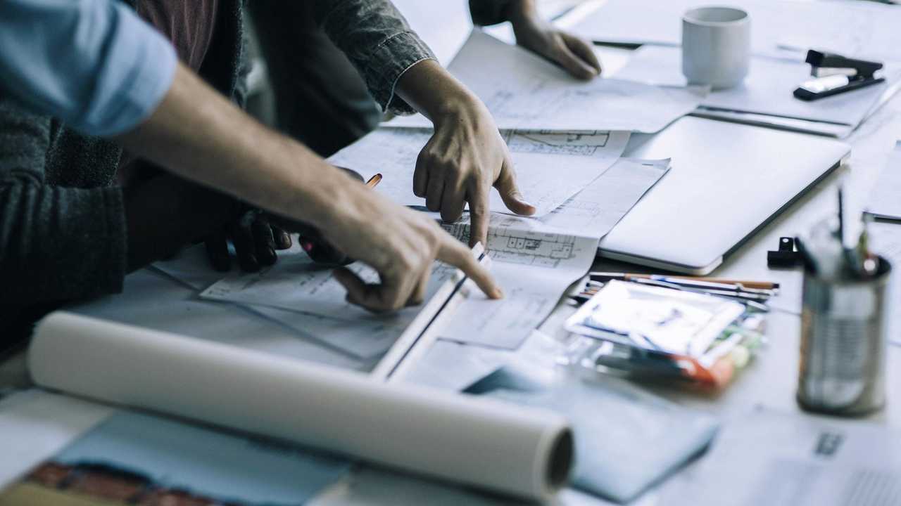 A meeting scene describes consultation