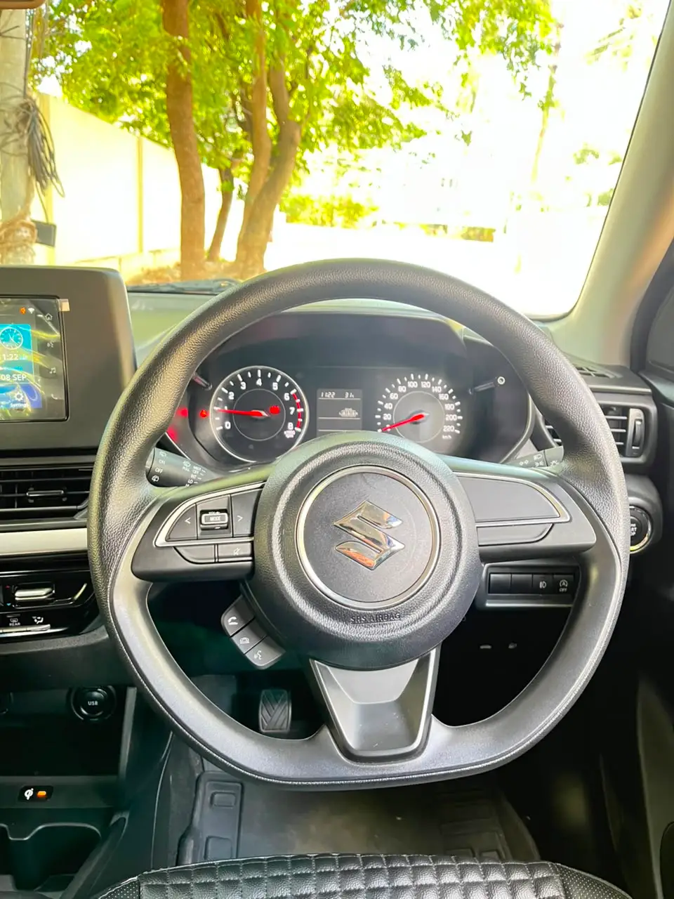 maruti-swift-zxi-topend-img2