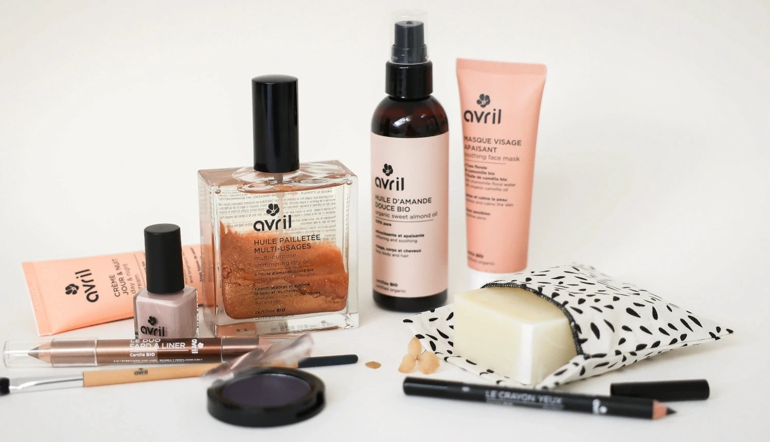 produits de cosmétique en gros plan