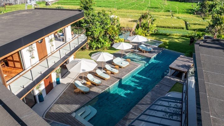 Exclusive 7-bedroom villa in Umalas