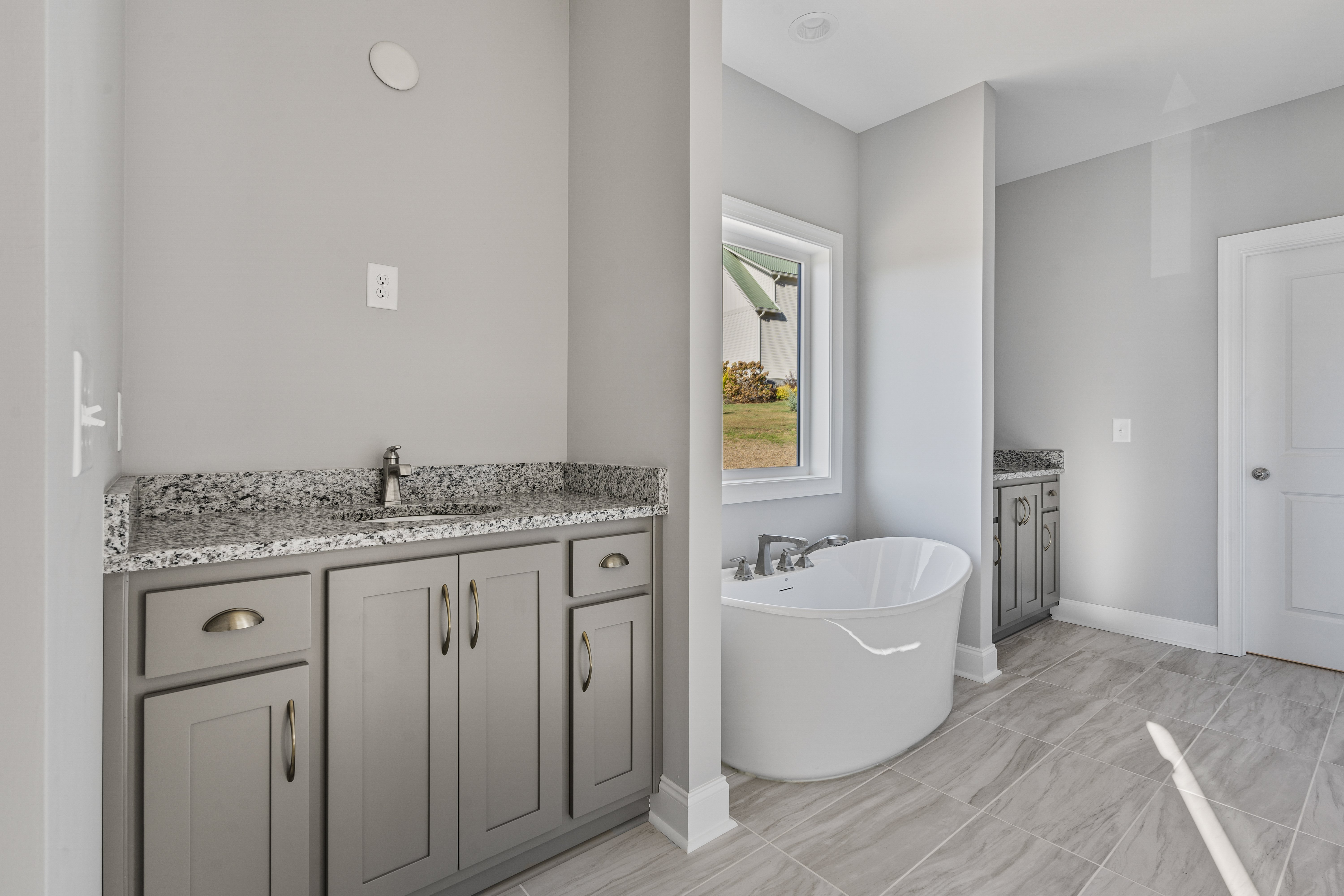 Custom Bathroom with luxurious finishings and walk-in closet in GA,TN,NC, and SC