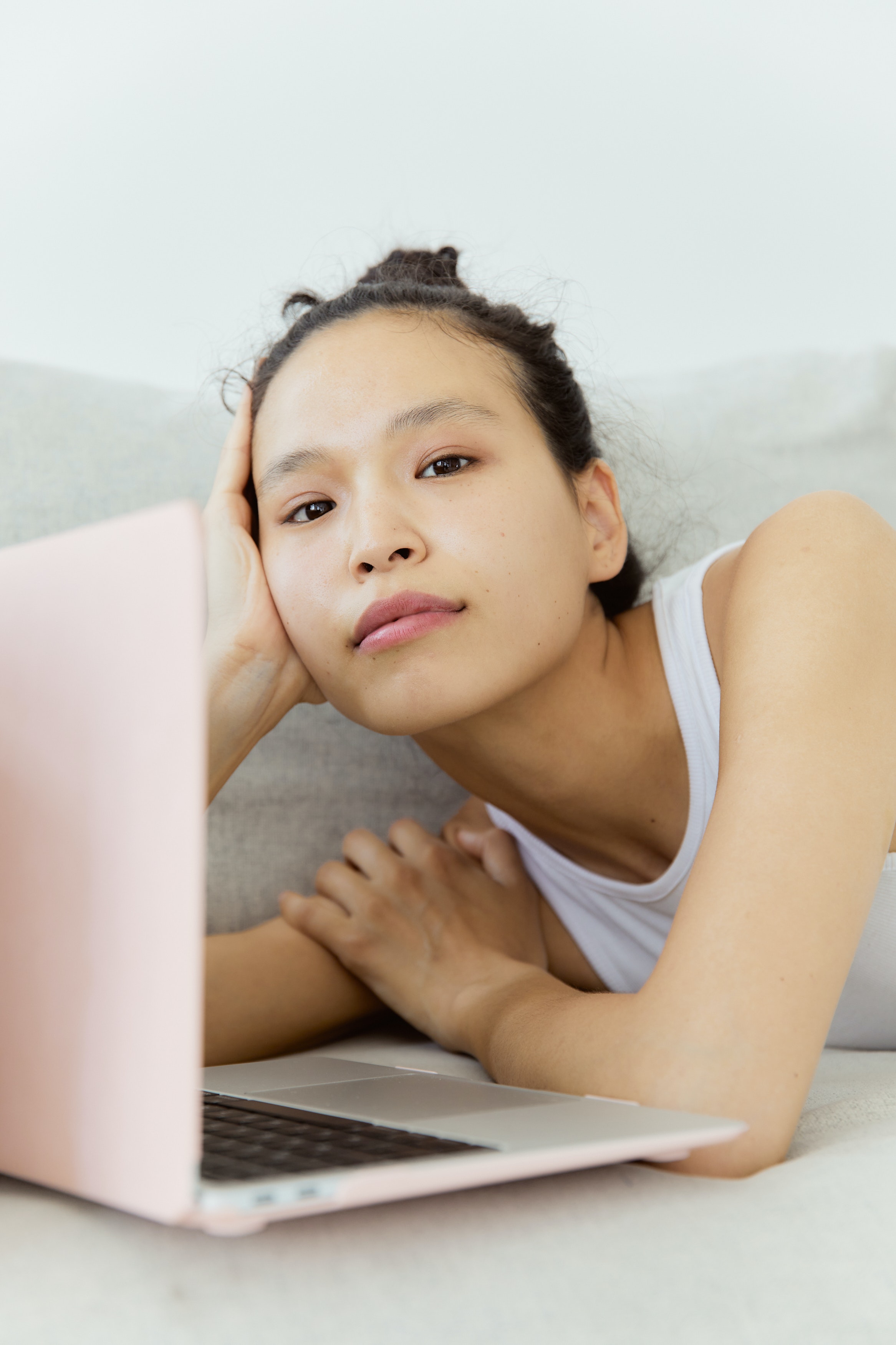 A young Asian woman approaches her virtual session with optimism