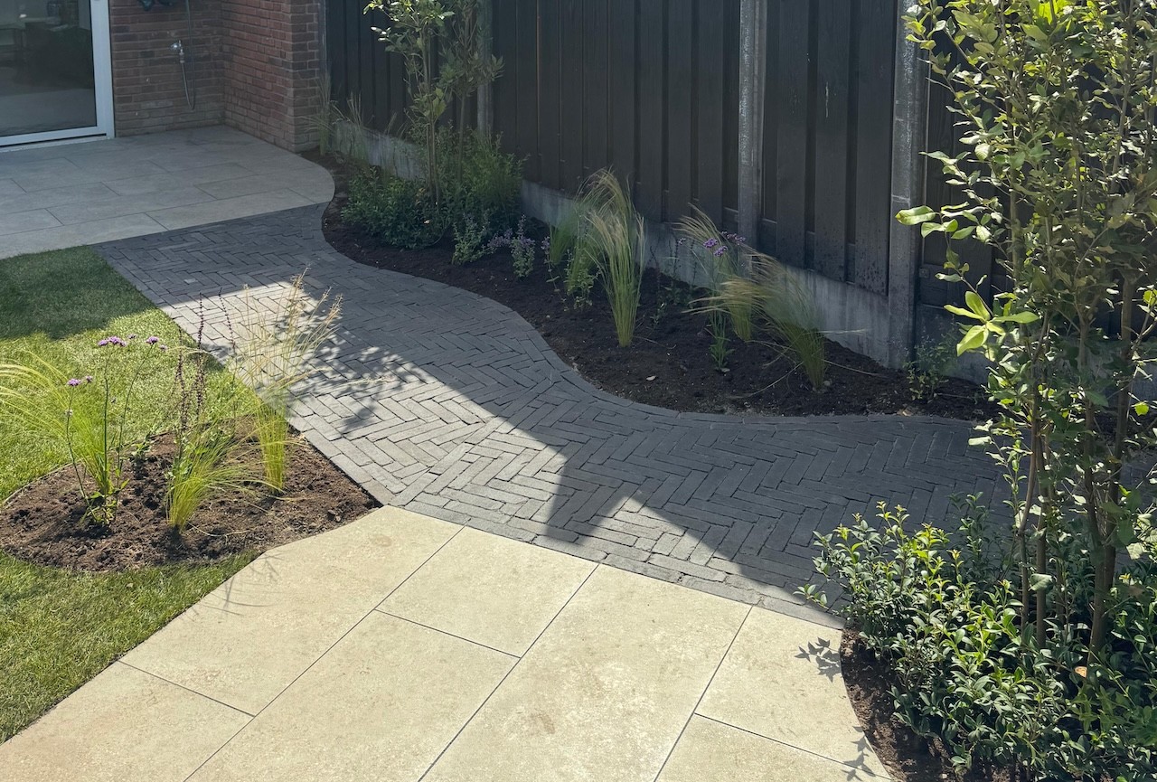 Tuinaanleg en straatwerk - Art gardens