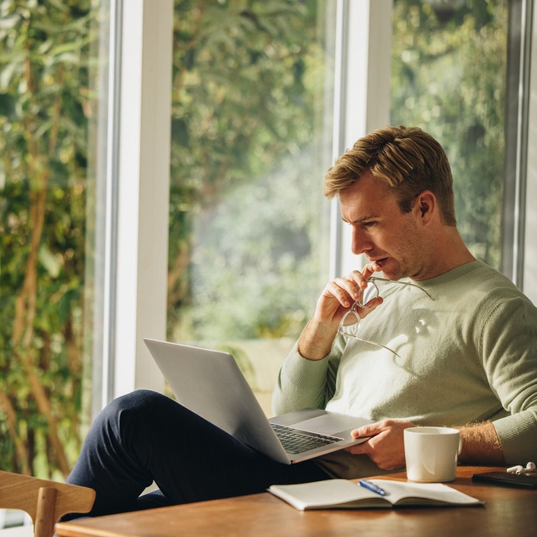 Spermogramme anormal : comment l'interpréter sans s'alarmer, pourquoi faire plusieurs tests, et quelles étapes suivre selon les résultats. Guide clair et rassurant.