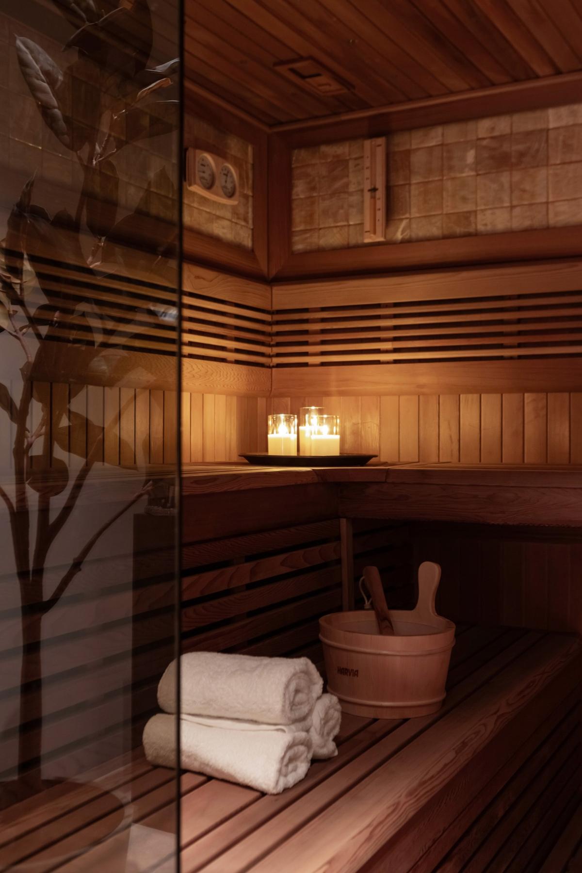 sauna in de wellness kelder van een schuurwoning