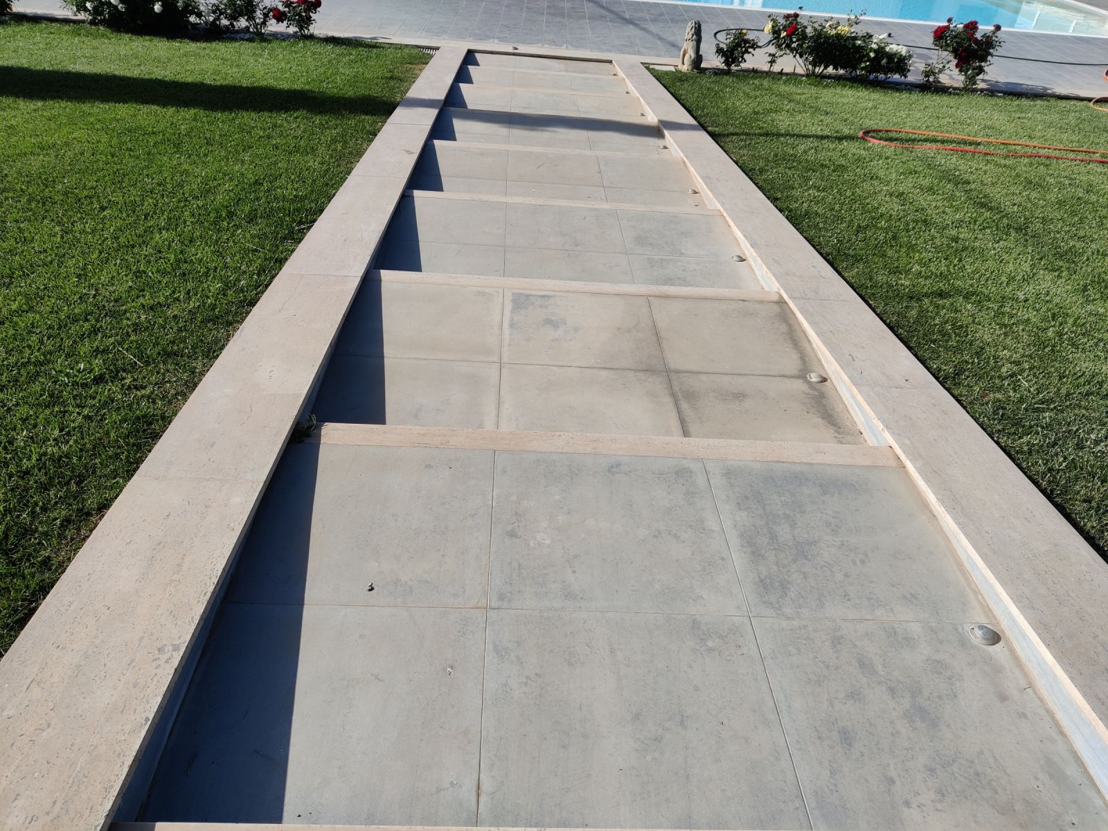 Steps down to the pool, before treatment