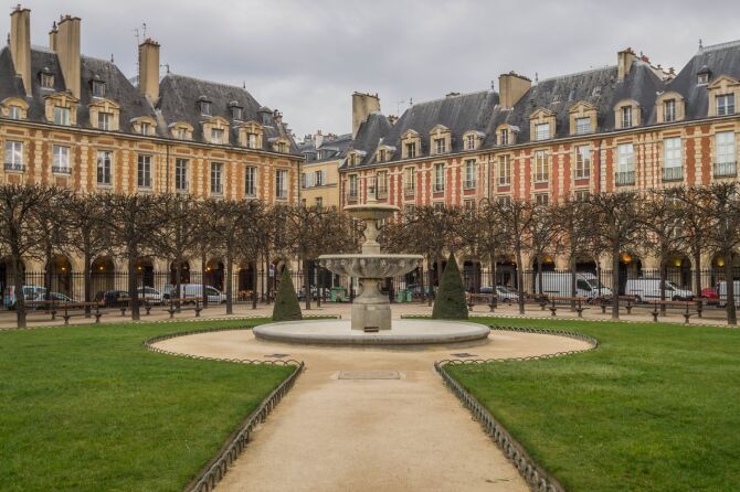 11. Picnic on Place des Vosges