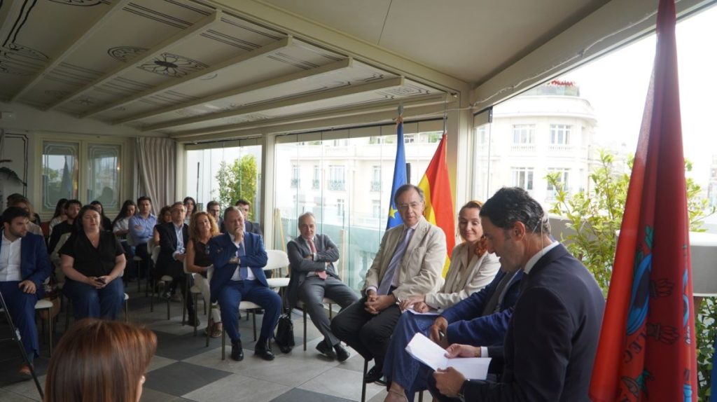 La Sección de Turismo del ICAM impulsa el análisis jurídico del turismo global en un foro de debate con ONU Turismo