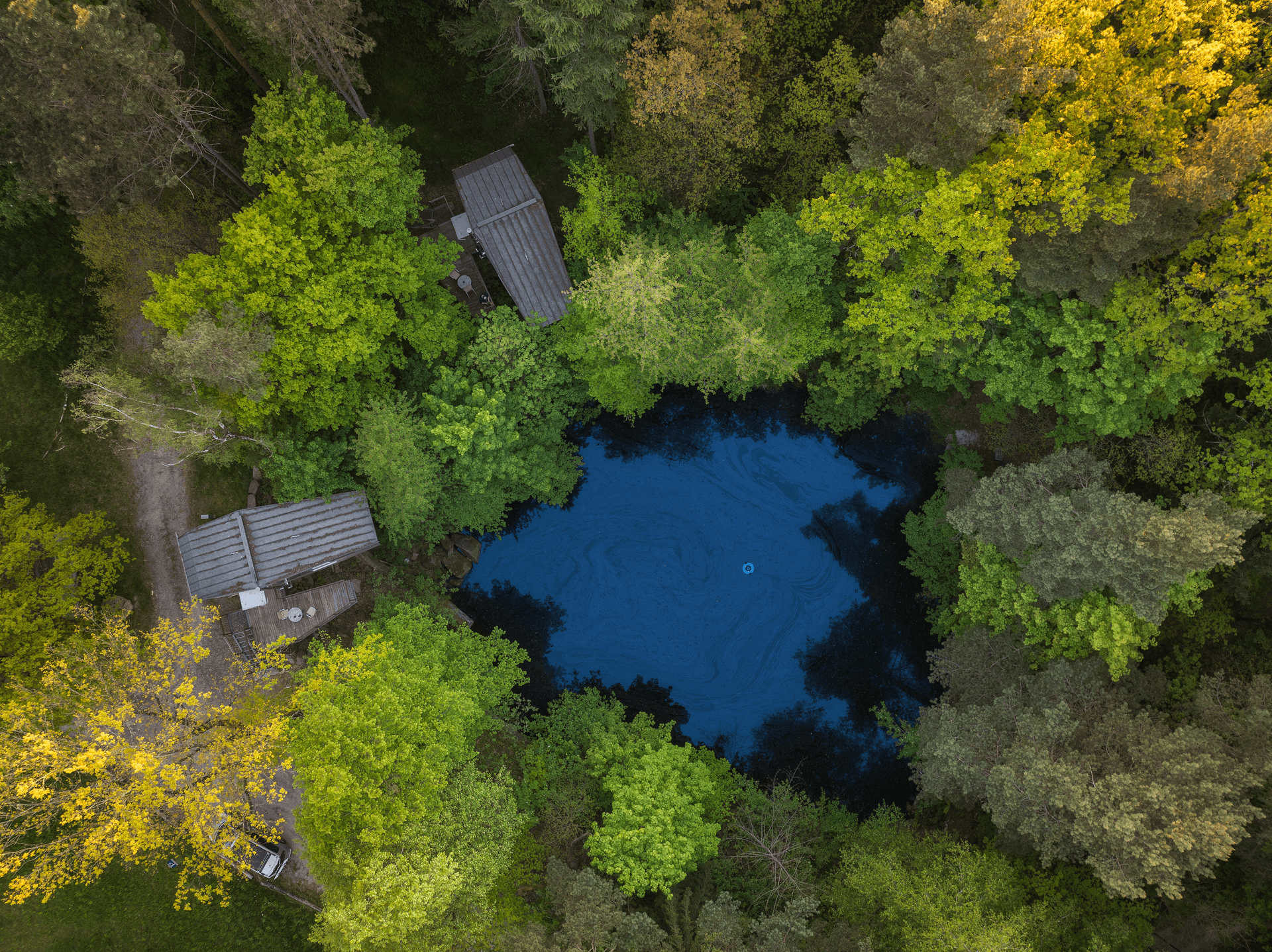 Wasser und Granit im ehemaligen Steinbruch von edelførst