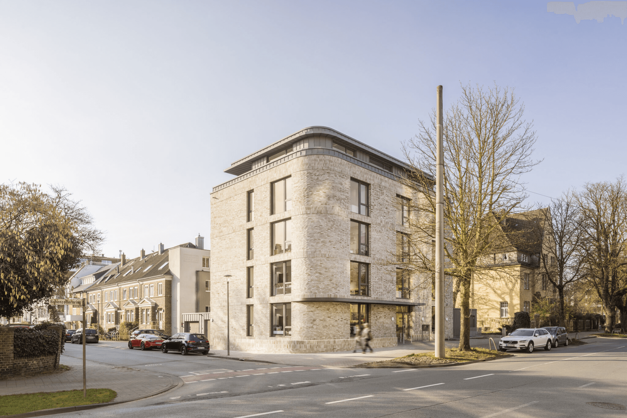 Moderner Neubau mit heller Klinkerfassade am Hohenzollernring in Aachen – Architekturprojekt von Maas und Partner Architekten