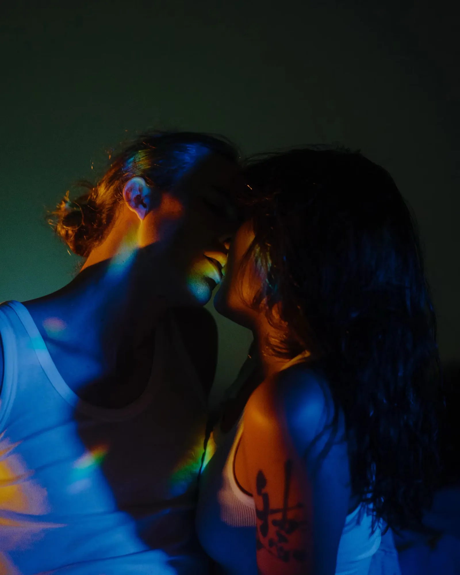 Cinematic Love Story — project image 06 by Roman Olinchuk. 香港攝影、創意影像及視覺敘事作品。