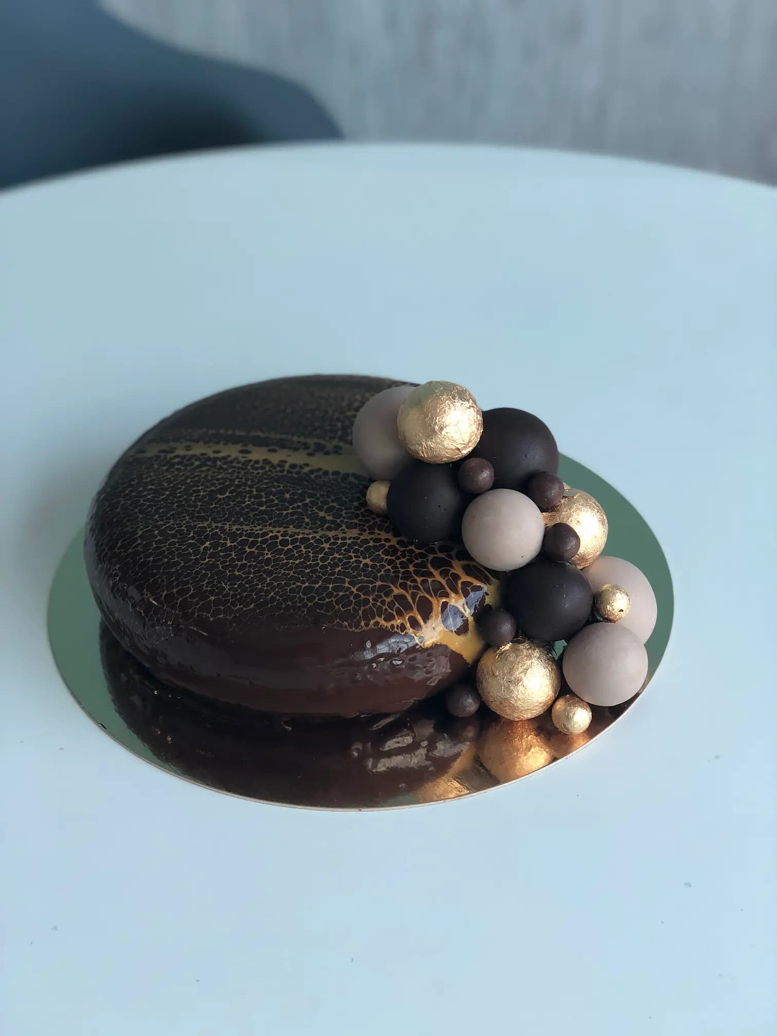 a person swimming in the water with grass