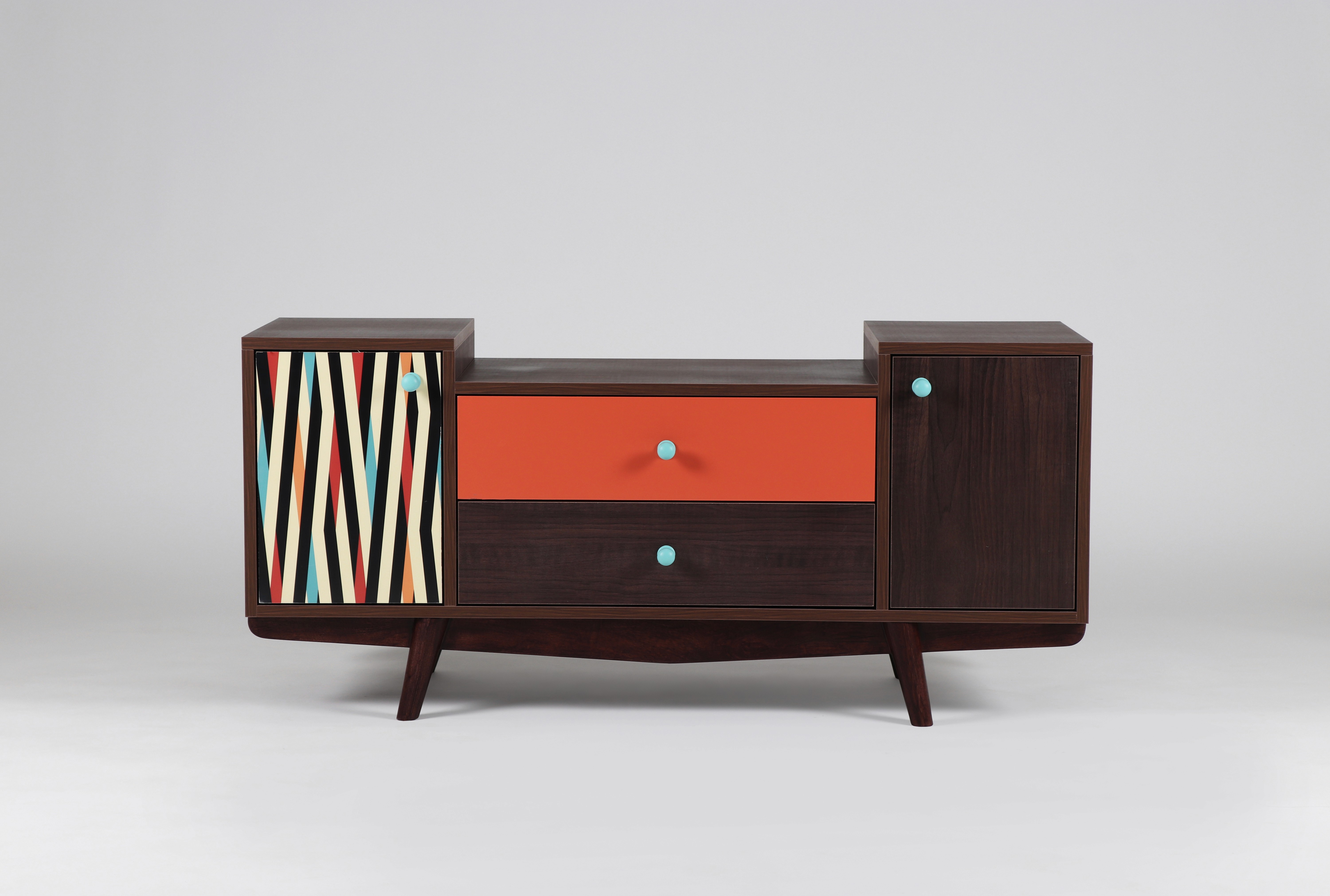 Luxury desert retreat with an infinity pool carved into natural rock formations, illuminated by warm evening lighting.