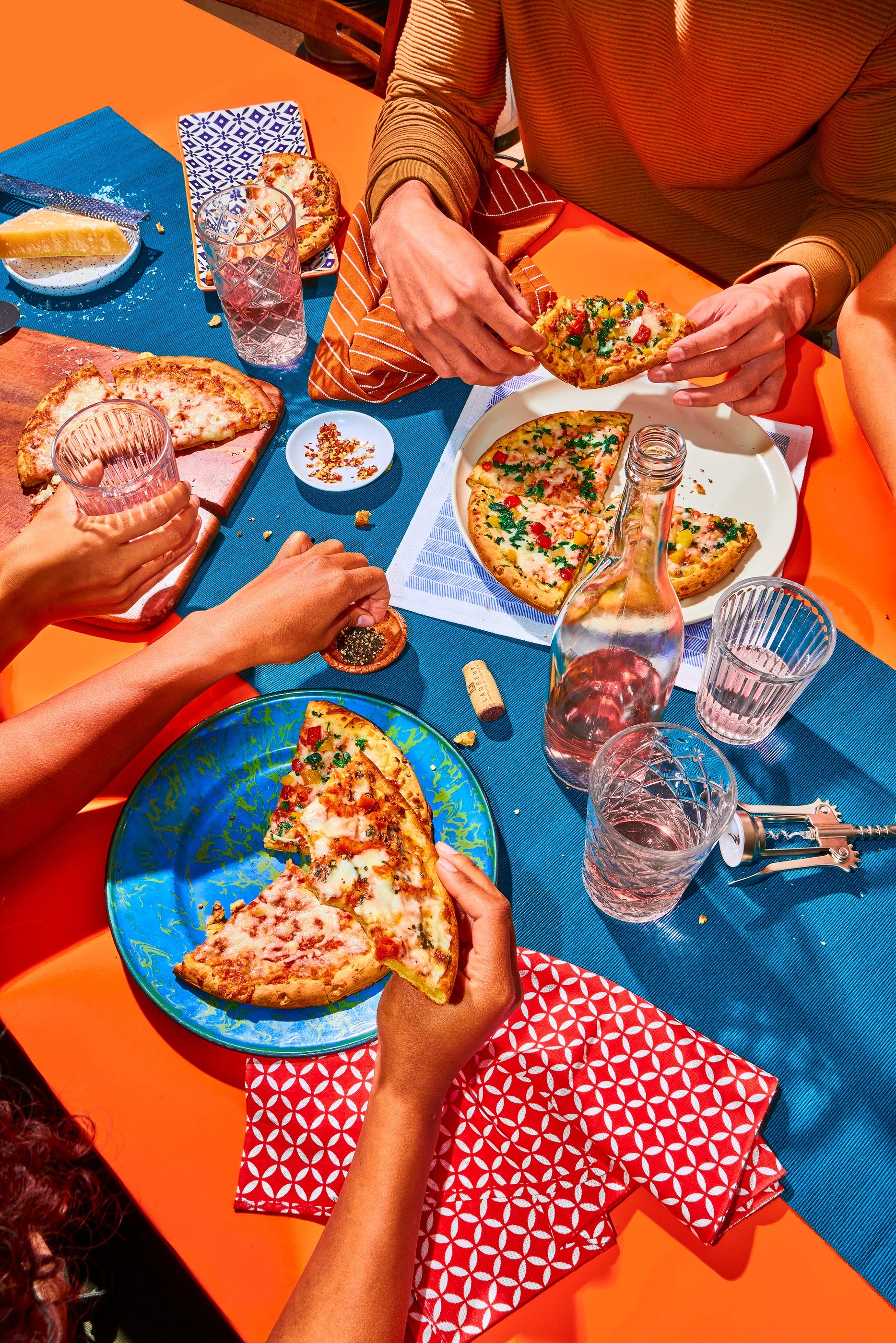 Pizza party, serving