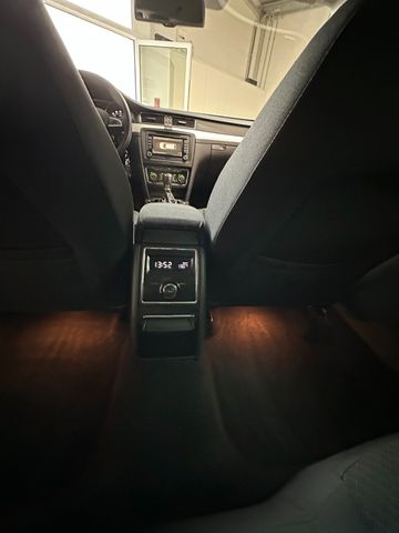 SKODA Superb 2013 WHITE Gebrauchtwagen - Galeriebild 11