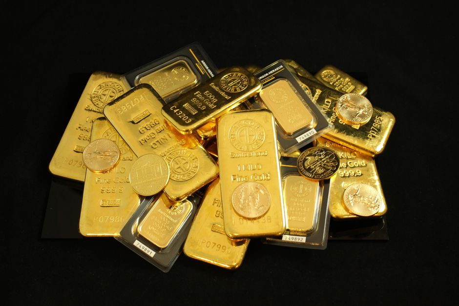 Live gold ticker and bullion trading display