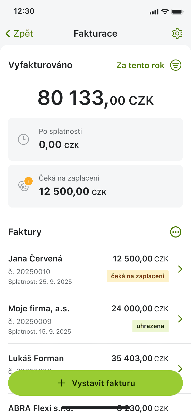 Mobilní aplikace My Air od Air Bank: sekce fakturace v moderním bílo-zeleném designu, zobrazující vyfakturované částky a přehled posledních faktur.