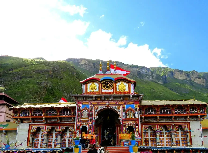 Badrinath Temple against Himalayan backdrop