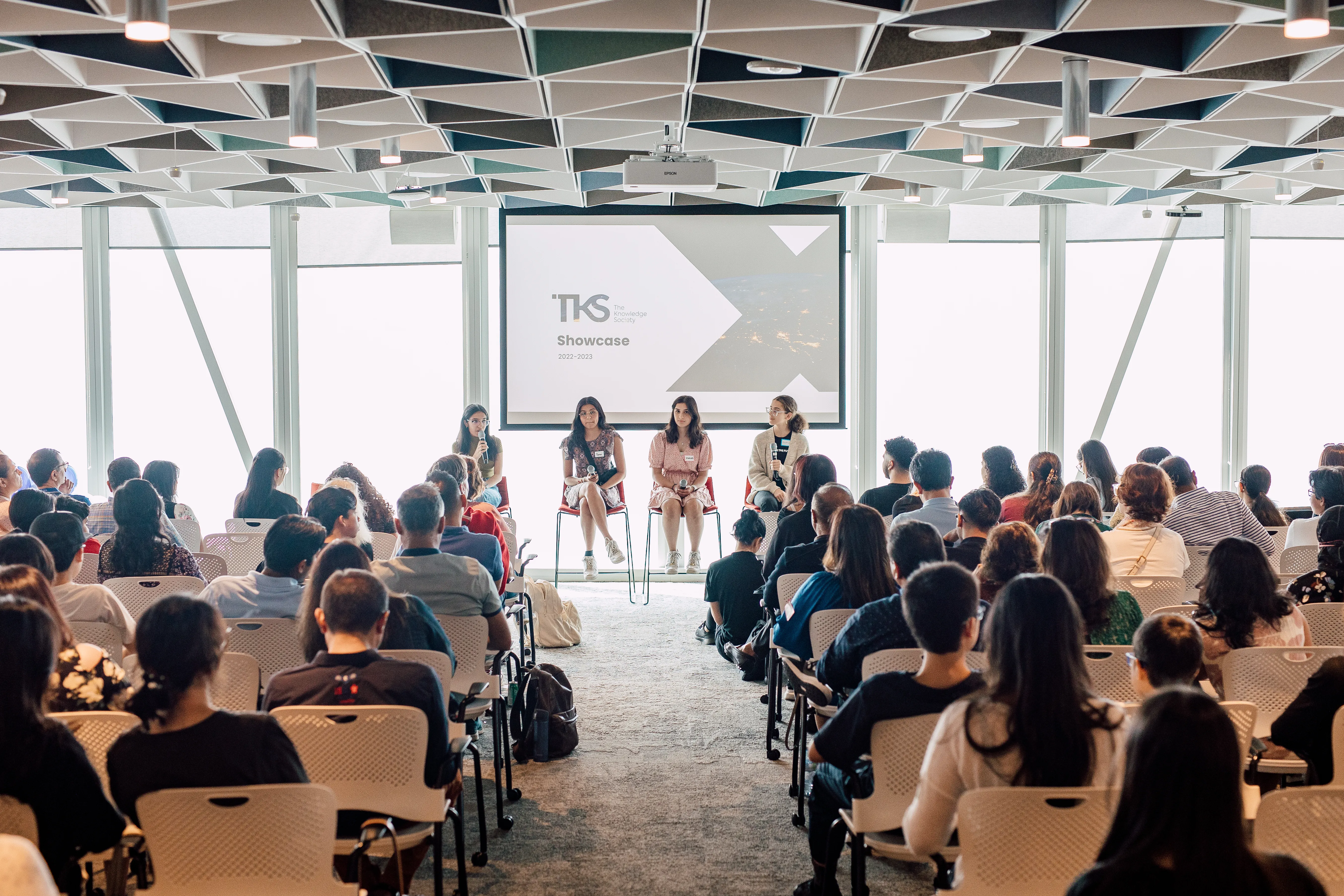 Life at TKS — students and mentors during the program (photo 14)