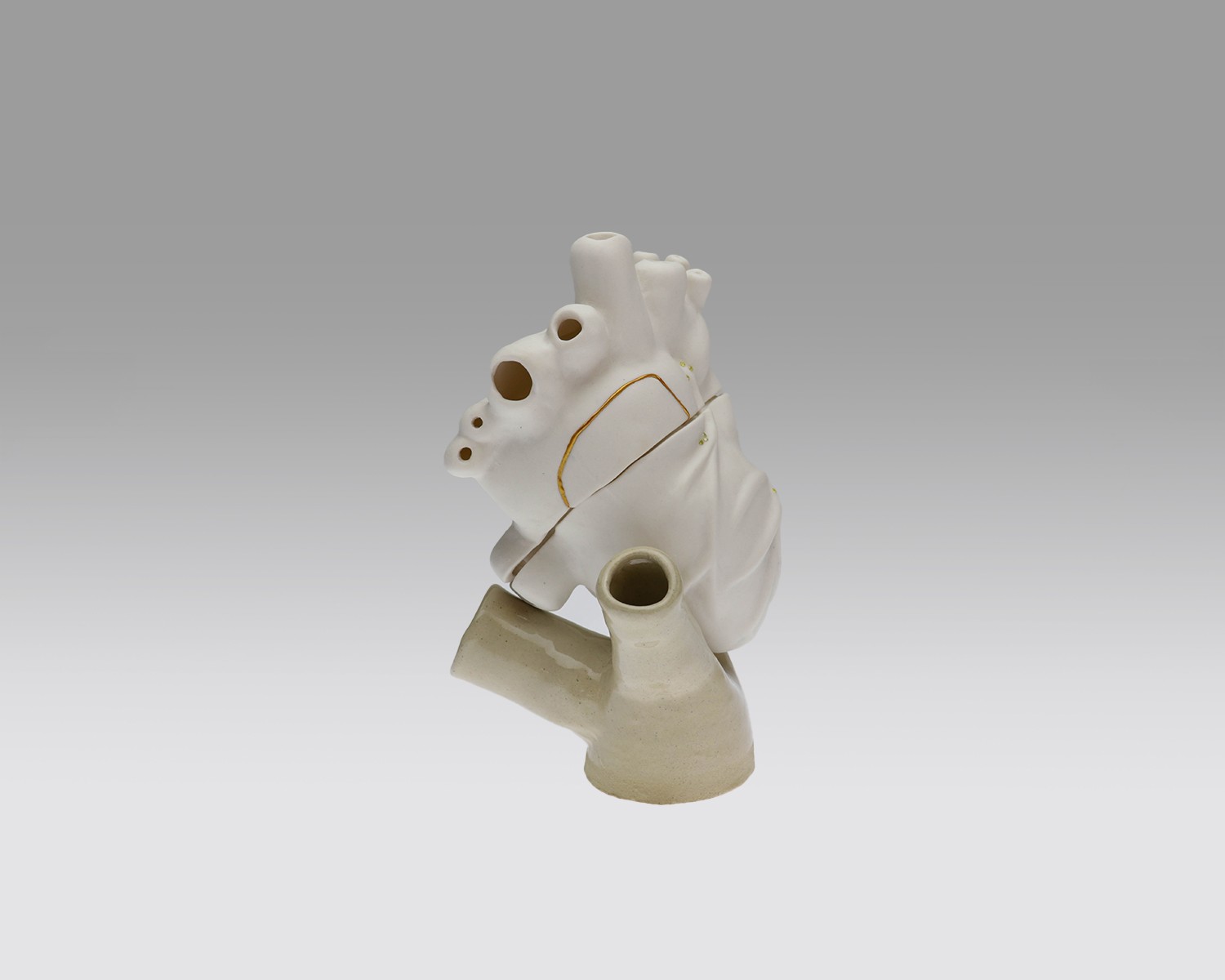 Individual view of a unique ceramic heart from Perfect Imperfection series by Yuxin Song. Highlighting cracks with cubic zirconia and mica powder. Light-up sculpture made with resin, 2022.