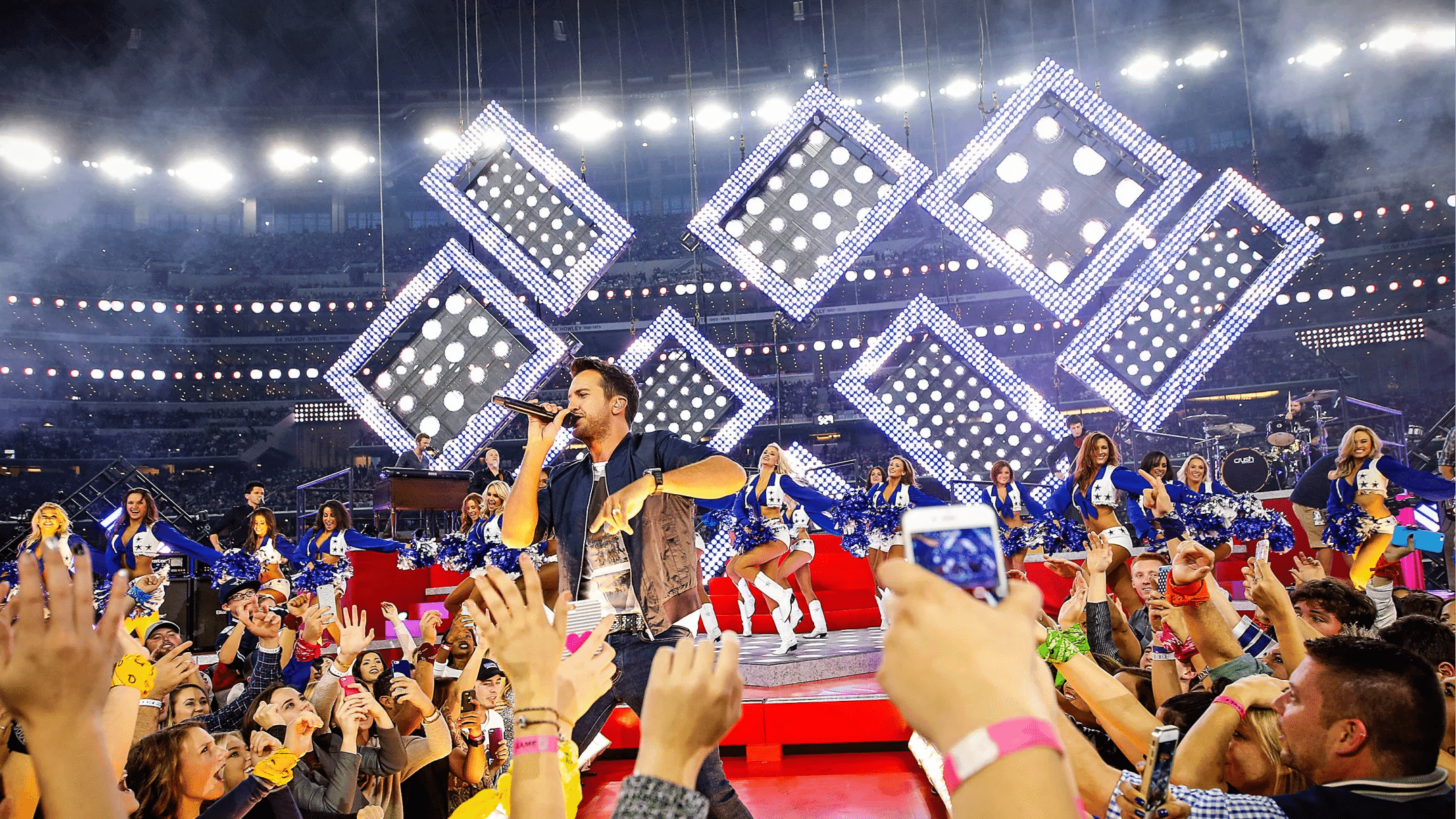 Dallas Cowboys Halftime Show with Luke Bryan and audience