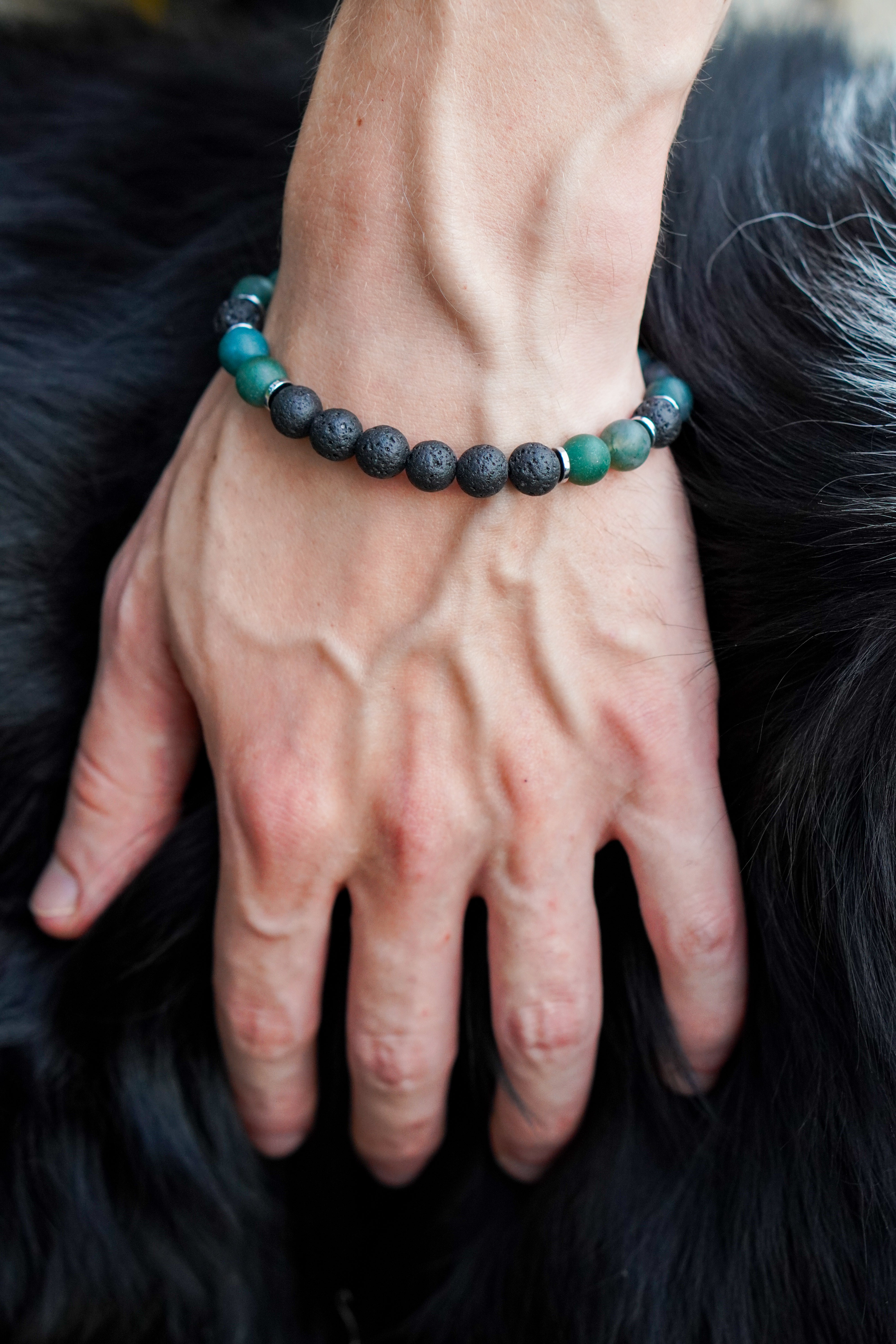 Bransoletka męska agat mszysty i skała wulkaniczna – naturalna biżuteria RAW w minimalistycznym stylu