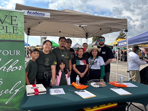man in blue crew neck shirt beside man in blue crew neck shirt