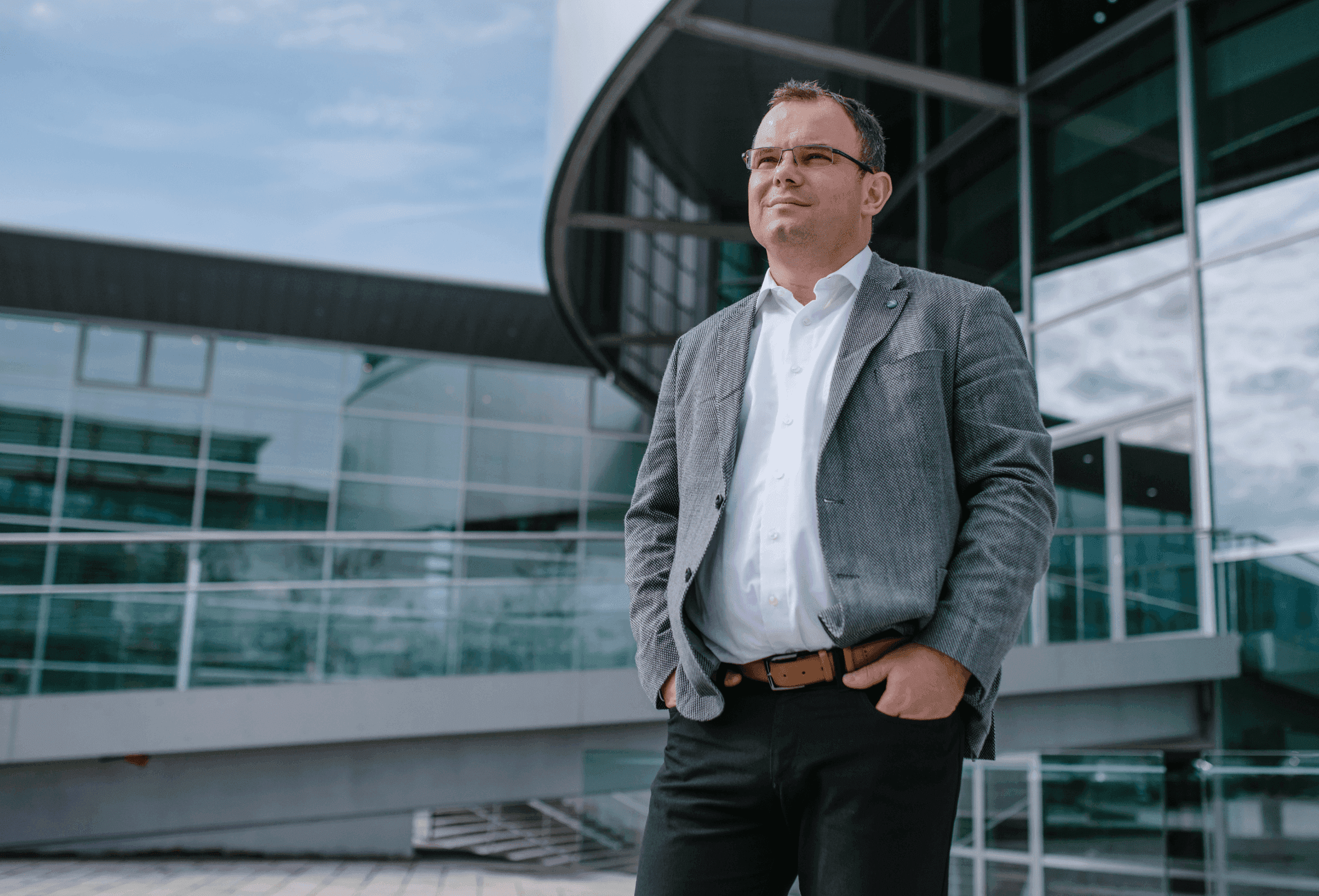 Beds24 integration with JobelHome showing how Airbnb Agoda Booking.com and Expedia reservations connect to the automation platform