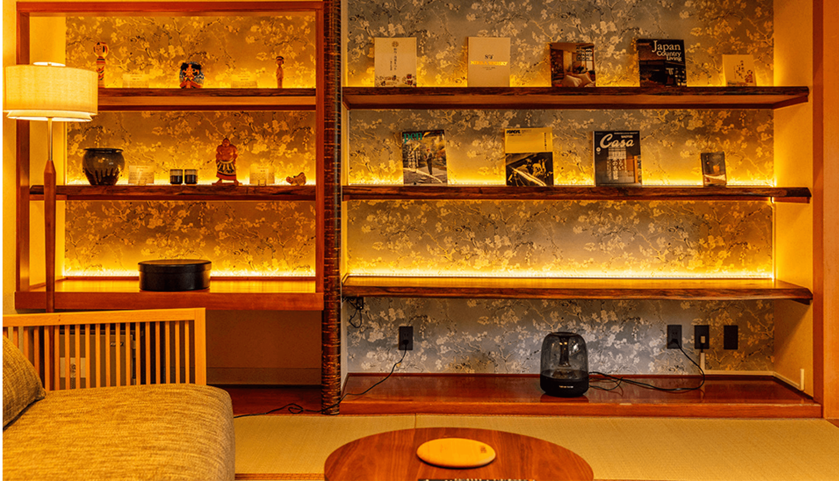 A wall with a wallpaper that looks like glitter