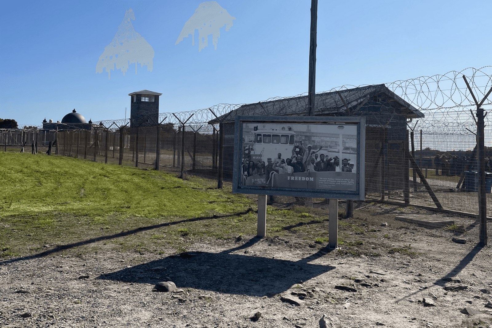 Panneau “Freedom” et mirador de Robben Island, ancienne prison de Nelson Mandela.