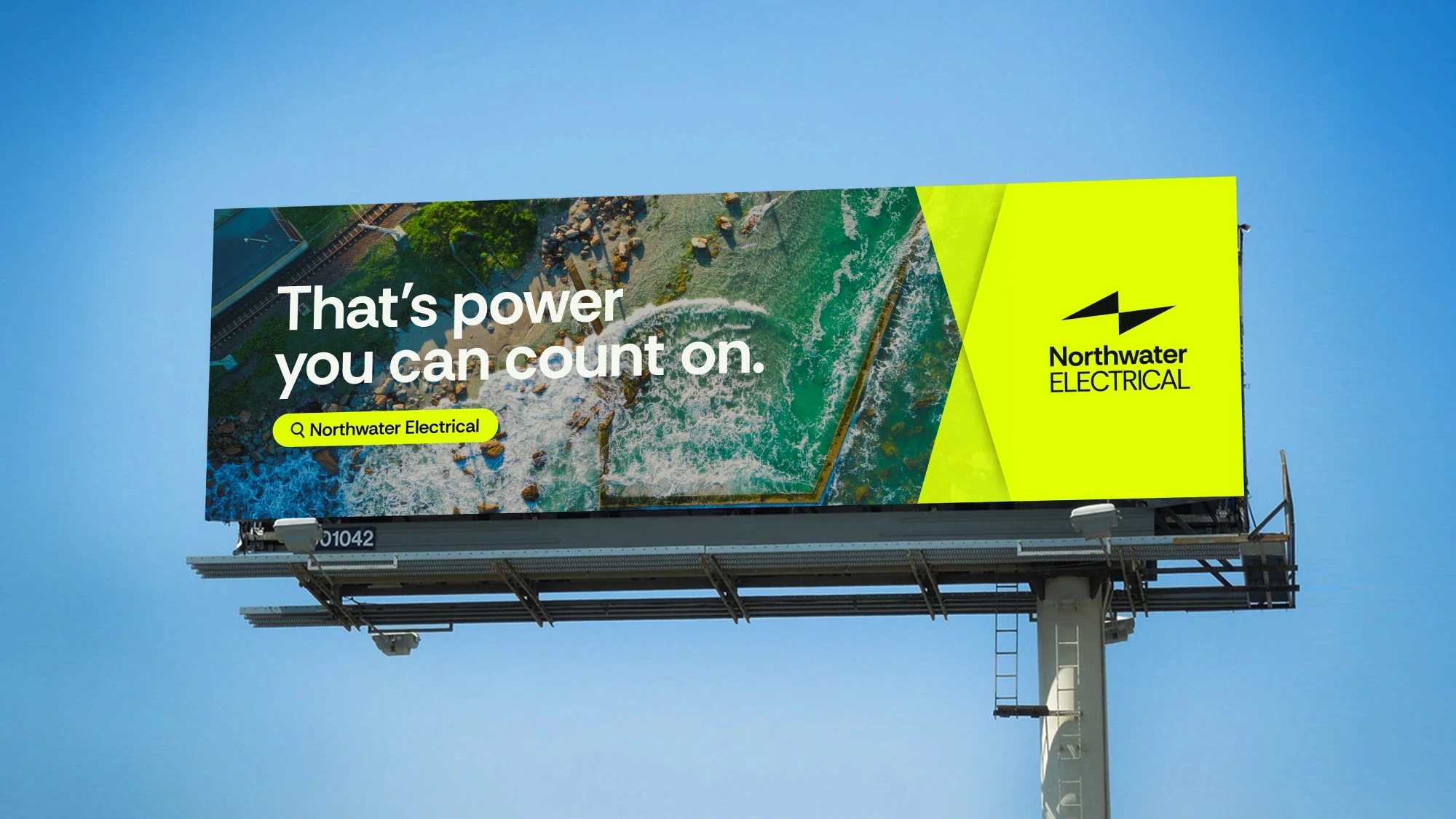 Billboard-mockup-ocean-yellow